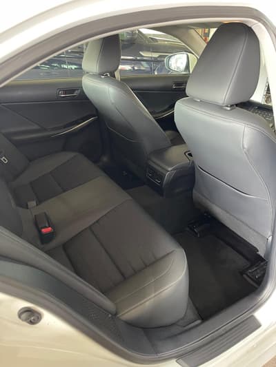Lexus IS 300h Executive 7