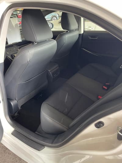 Lexus IS 300h Executive 8