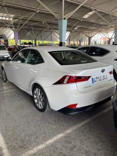 Lexus IS 300h Executive 4