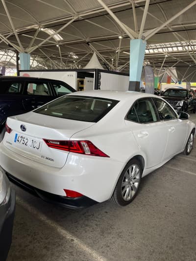 Lexus IS 300h Executive 3